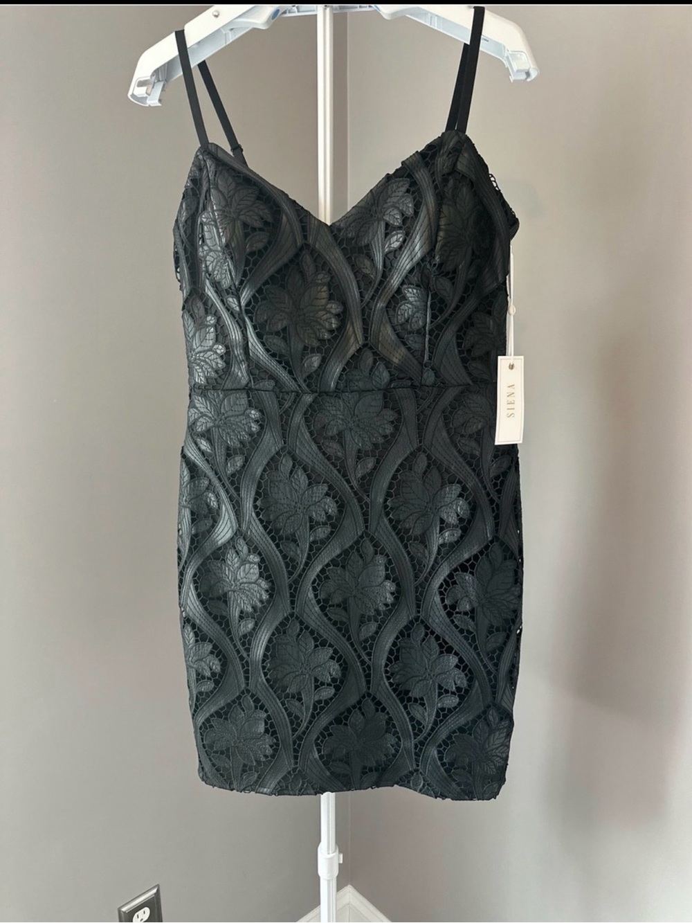 💎 Luxe Black Faux Leather & Lace Bodycon Mini | Date Night Essential - Picture 2 of 7